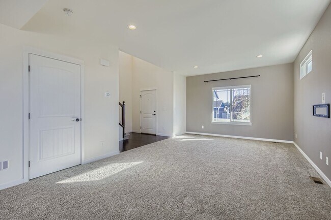 Building Photo - 464 Wind River Dr