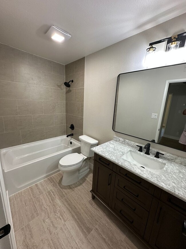Building Photo - 3 Bed 2 Bath Single Family Home In Danvill...
