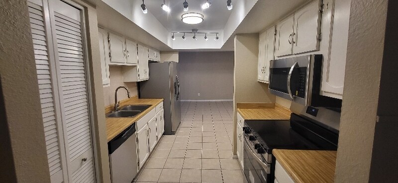 Building Photo - 1567 W Javelina Ave