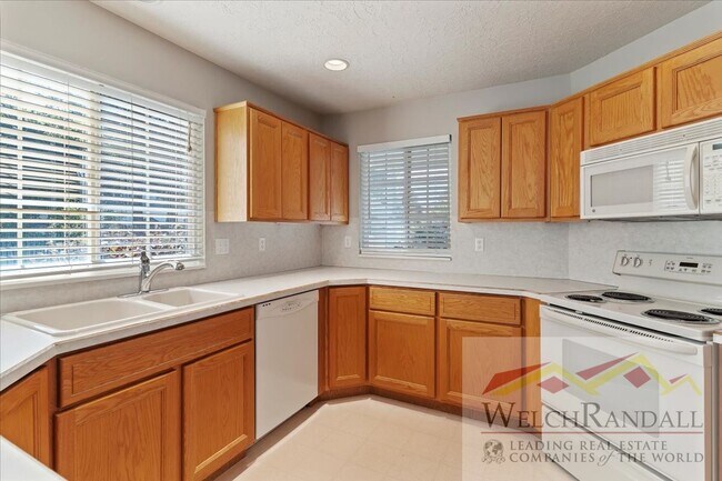 Building Photo - Very Spacious 2 Bedroom 3 Bath Ogden Home