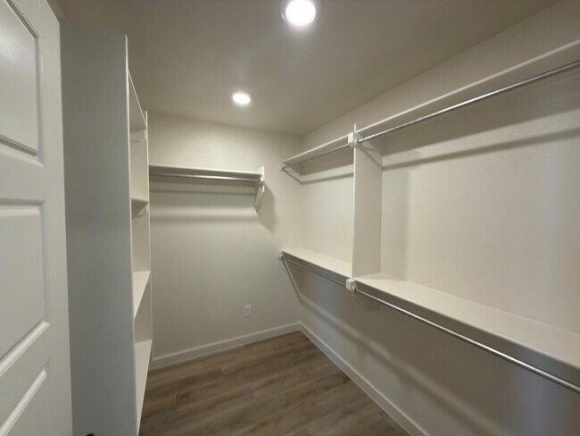 Building Photo - 1209 Cottonwood Ave