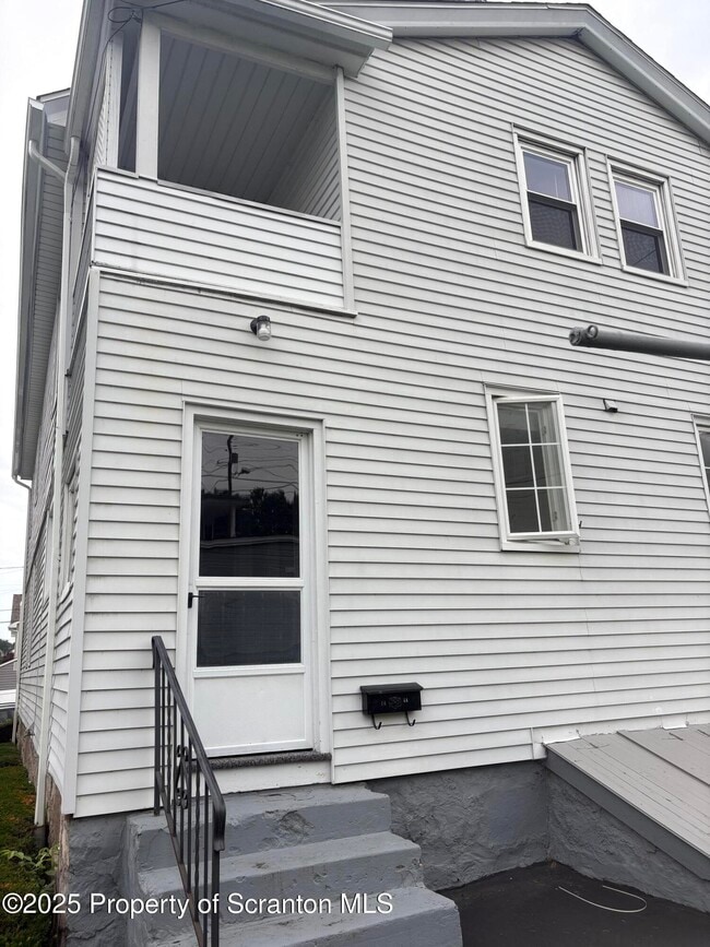 Building Photo - 1444 Thackery St
