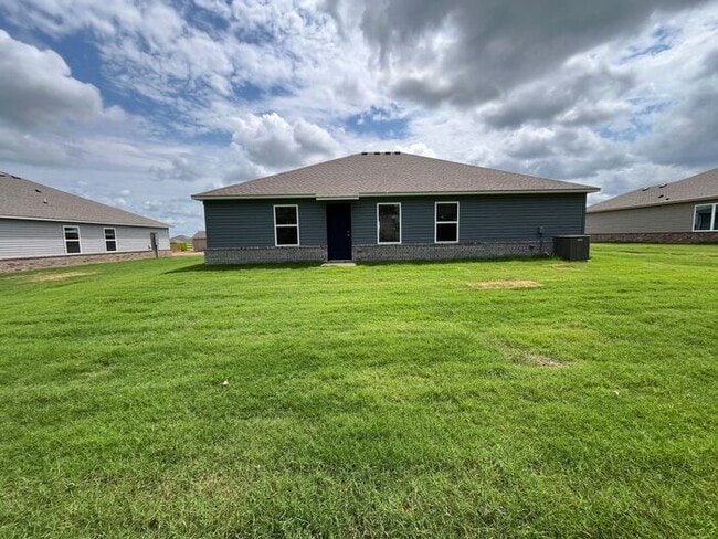 Building Photo - Now Leasing: Spacious 4-Bedroom, 2-Bath Home in Pea Ridge — Secure Your New Home Today!