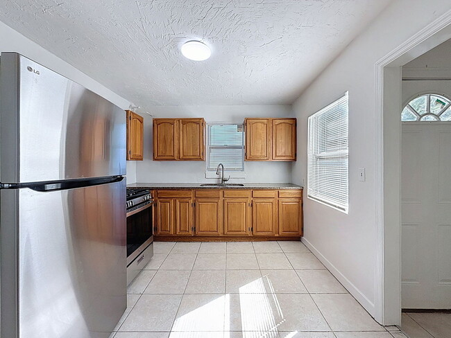 Building Photo - 1844 27th St S