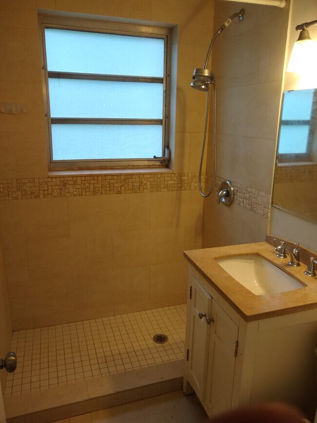 Building Photo - 4648 SW 12th St