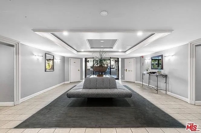 Building Photo - 911 N Kings Rd