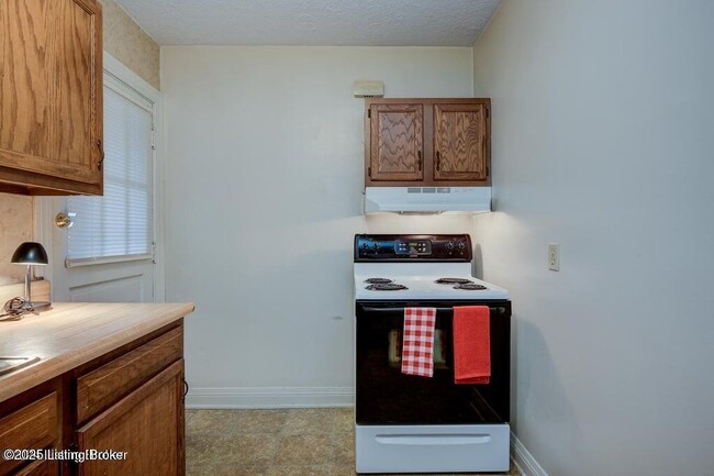Building Photo - 210 Browns Ln