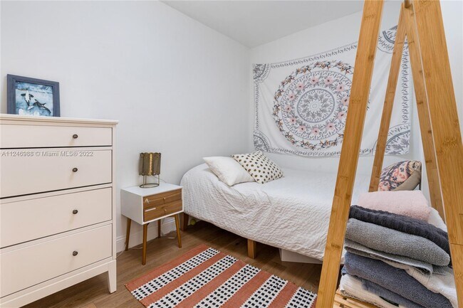 Building Photo - 166 Harbor Dr