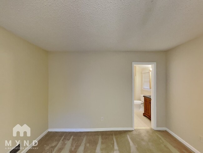 Building Photo - 3255 Sharon Ln