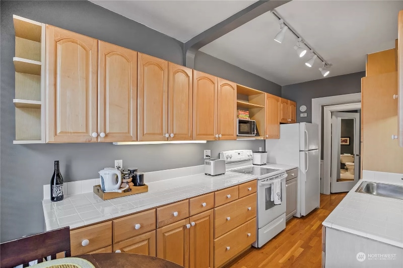 Building Photo - 321 Boylston Ave E