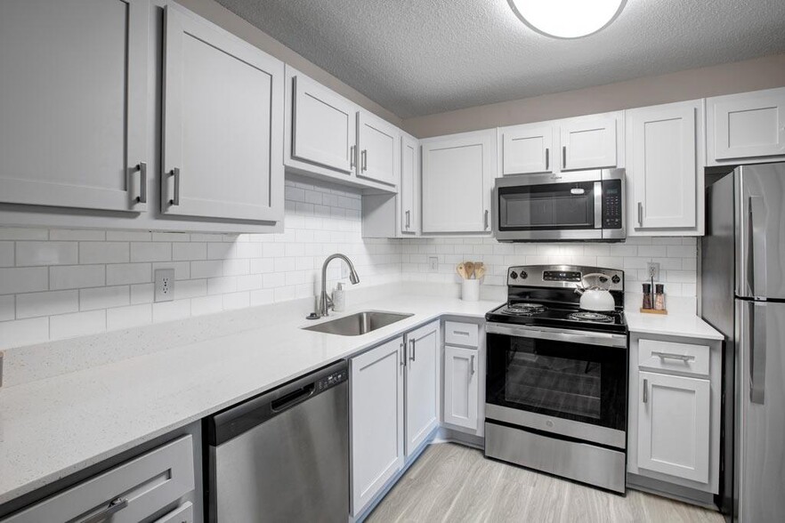 Kitchen - Icon Cartersville Apartments