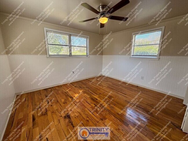 Building Photo - Cozy 3 bedroom/ 1 bathroom available now