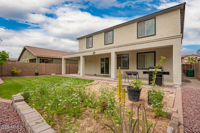 Building Photo - 42511 W Cheyenne Dr