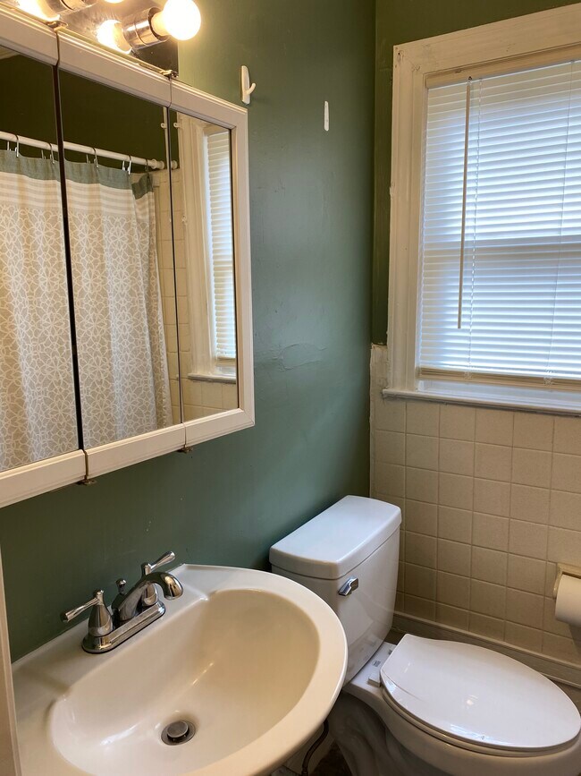 Building Photo - 577 S 7th St