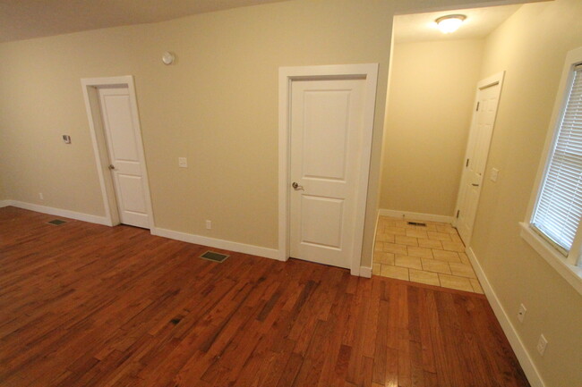 Building Photo - Remodeled 2 Bedroom Home with Garage and F...