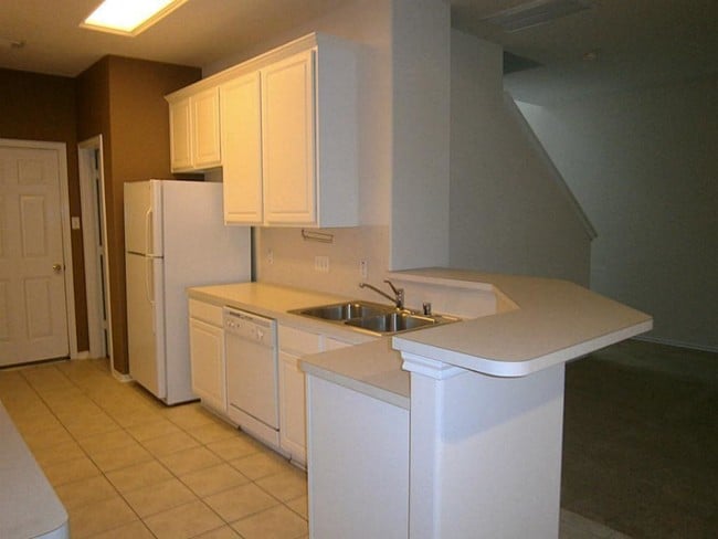 Building Photo - 16610 Newglen Ln