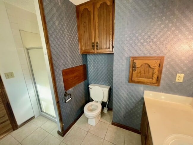 Building Photo - 3839 N Stewart Ave