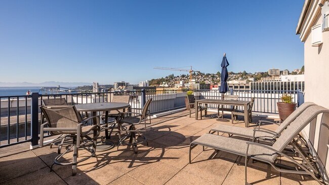 Building Photo - 315 1st Ave W