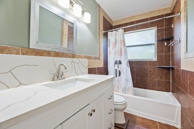 Building Photo - 108 Bonita Ave