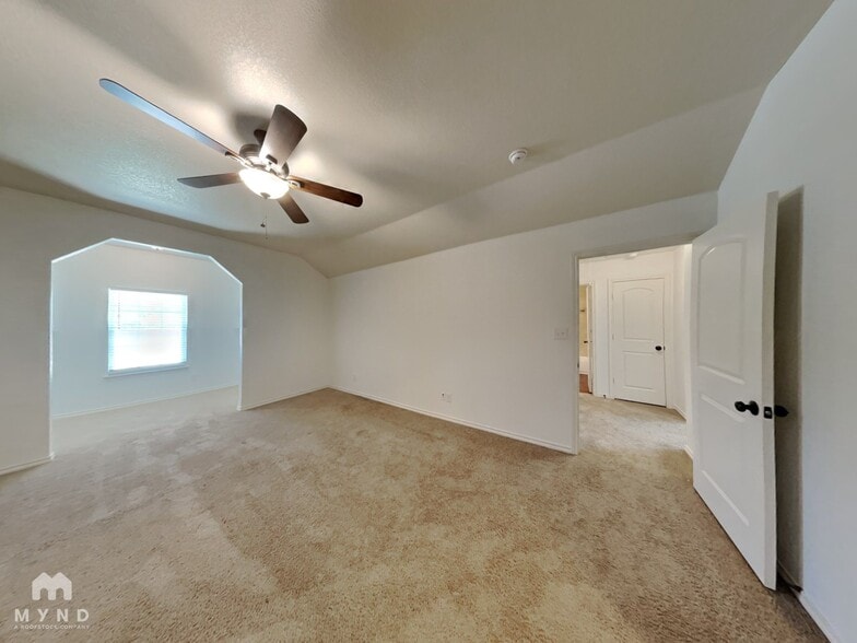 Building Photo - 626 Picnic Ct