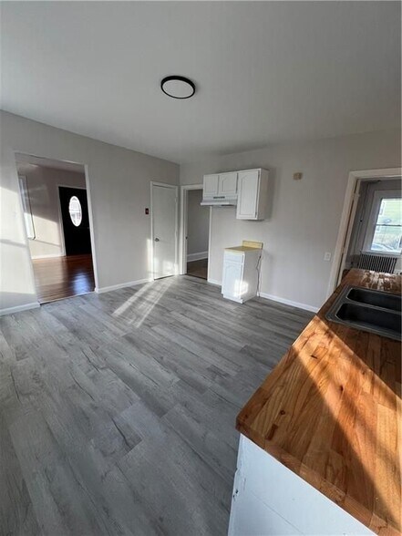 Building Photo - 34 Heroux Ave