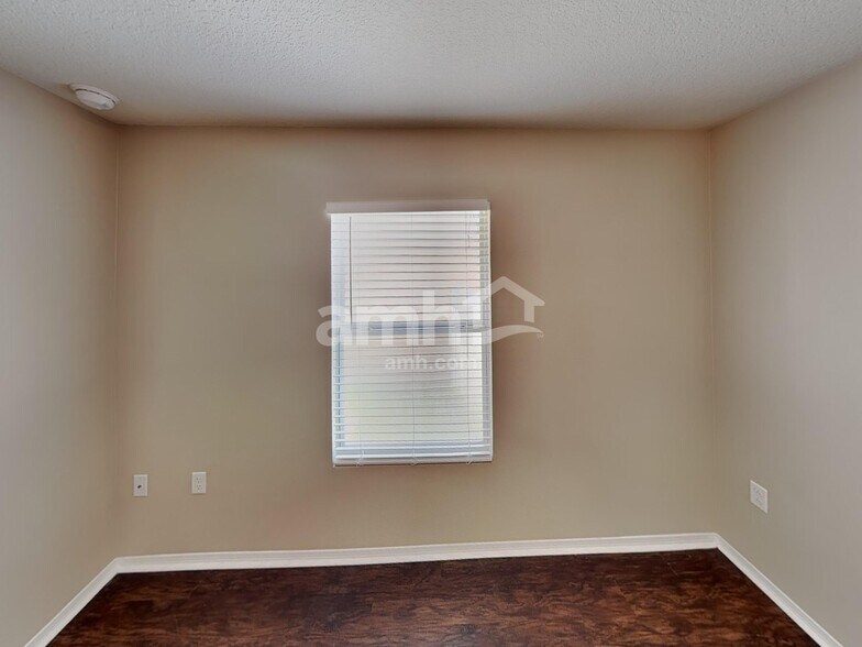 Building Photo - 7271 Wakeview Dr