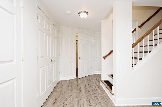 Building Photo - 2323 Fontaine Ave Ext