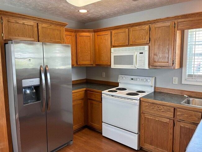 Building Photo - 9565 Sullivan Dr