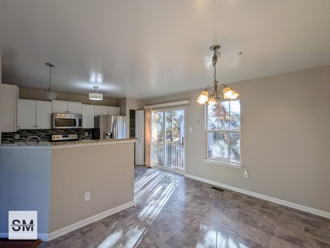 Building Photo - 711 Tola Ct