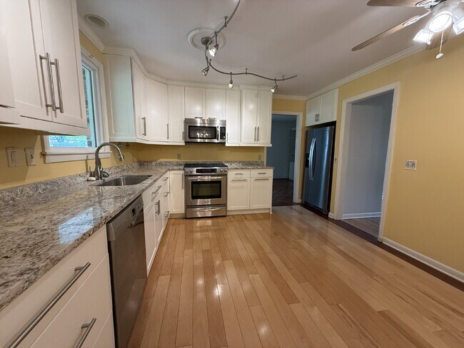 Building Photo - Modern Comforts with Granite & Hardwood Finishes!" 3 Bedroom 2 bath home.