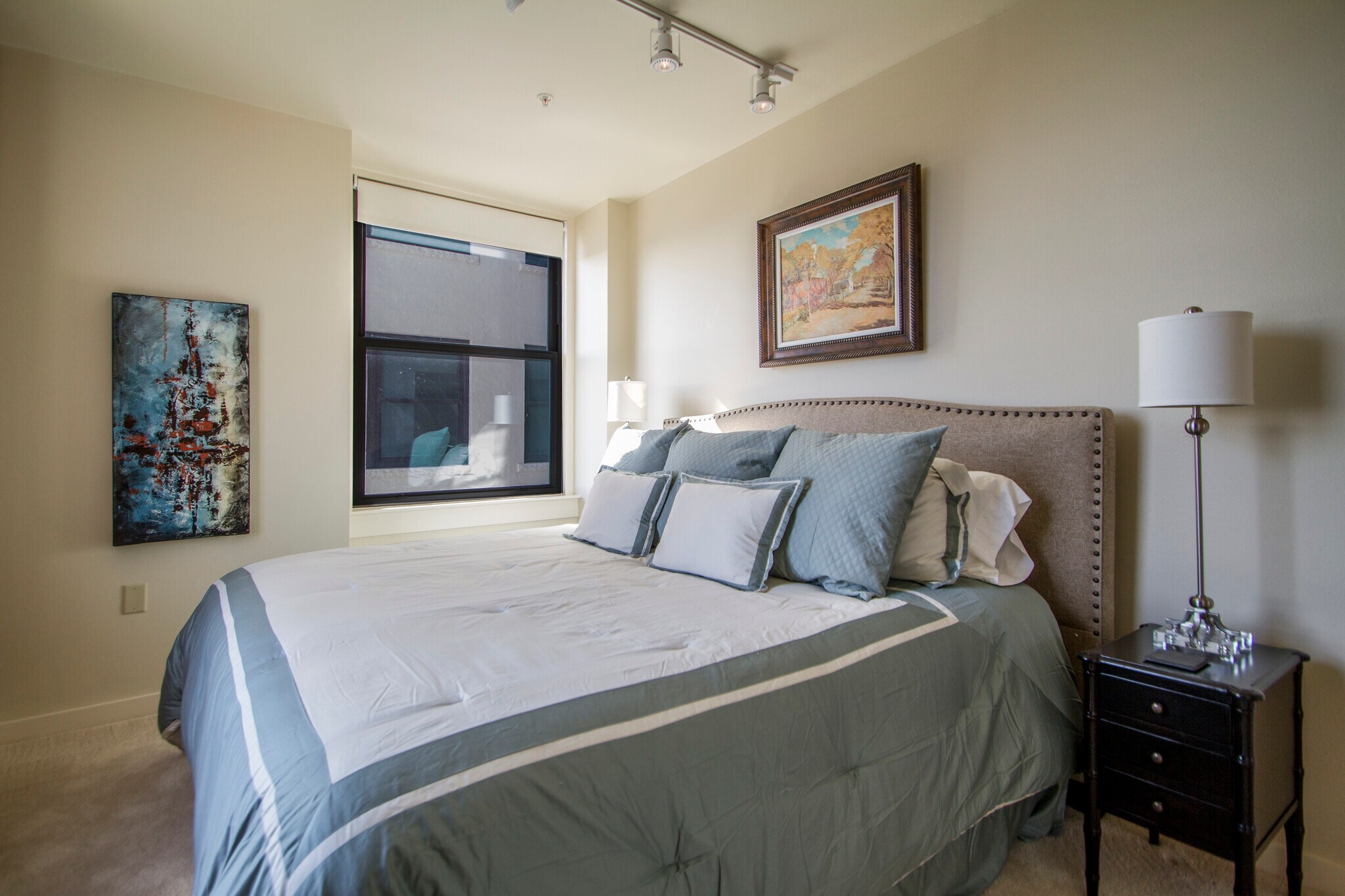 Building Photo - 221 W 2nd St