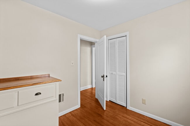 Building Photo - 1001 Woodsdale Ave