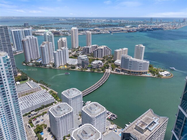 Building Photo - 950 Brickell Bay Dr