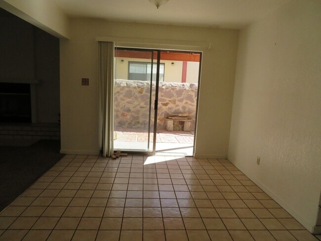 Building Photo - Clean 3 Bedroom 2 Bath Home For Rent