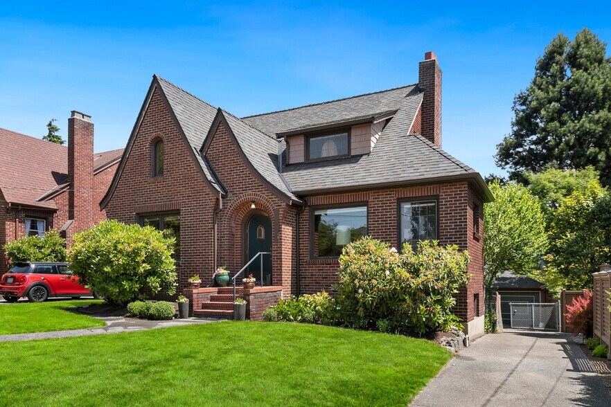 Building Photo - 1526 Thorndyke Ave W