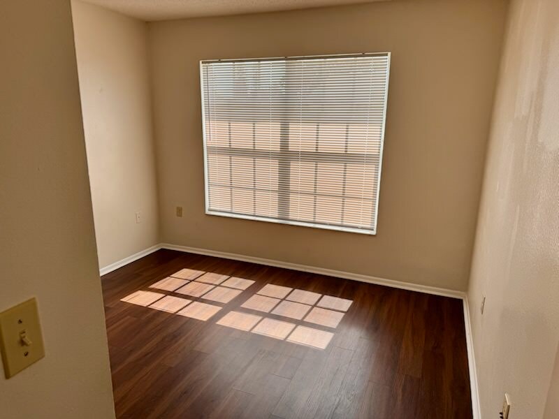 Building Photo - 2950 Wainwright Ct