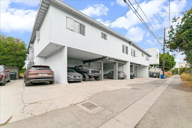Building Photo - 2464 Penmar Ave
