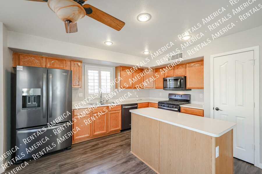 Building Photo - 1210 W Kelly Ln