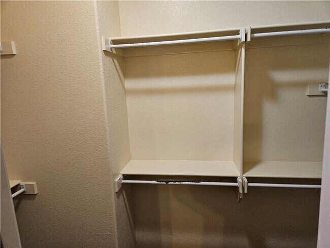 Building Photo - Nice 3 bedroom 2 bath home in Middle of Fayetteville