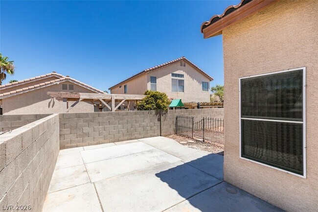 Building Photo - 8168 W Gilmore Ave