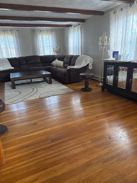 Living room - 20 Highwood Way