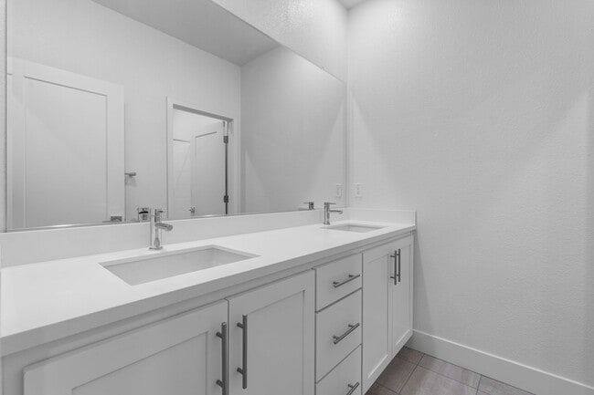 Building Photo - Modern 3 Bedroom 2 Bath Downtown Livermore