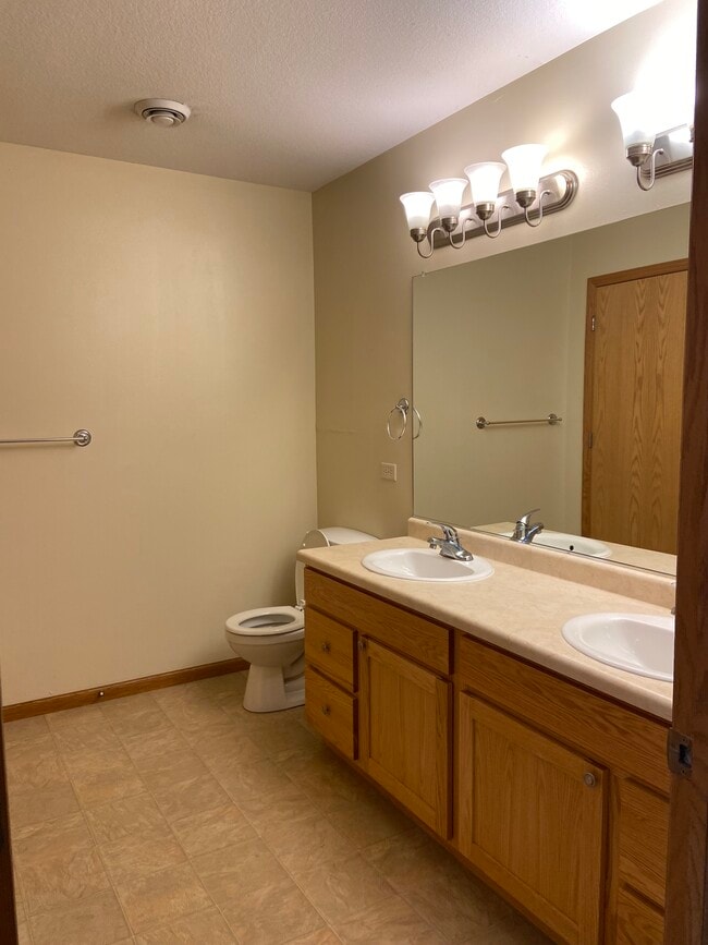 Building Photo - 3119 Clearwater Ridge Dr