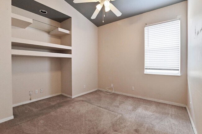 Building Photo - 7073 Via Leonardo