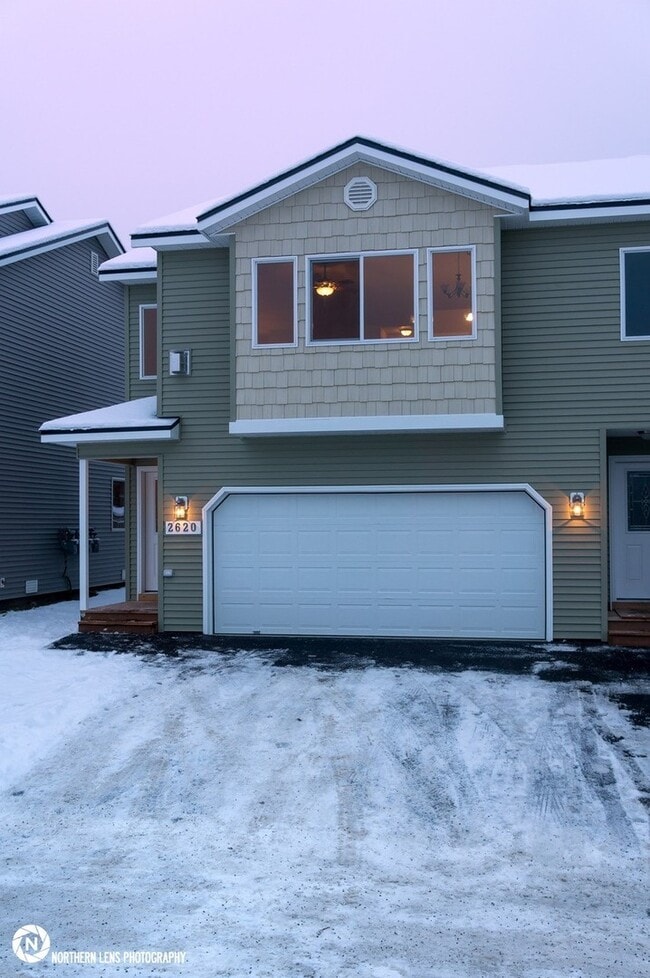 Building Photo - 3 Bedroom East Anchorage Townhouse!