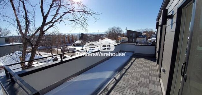 Building Photo - Beautiful 2 bed 2.5 bath Townhome Availabl...