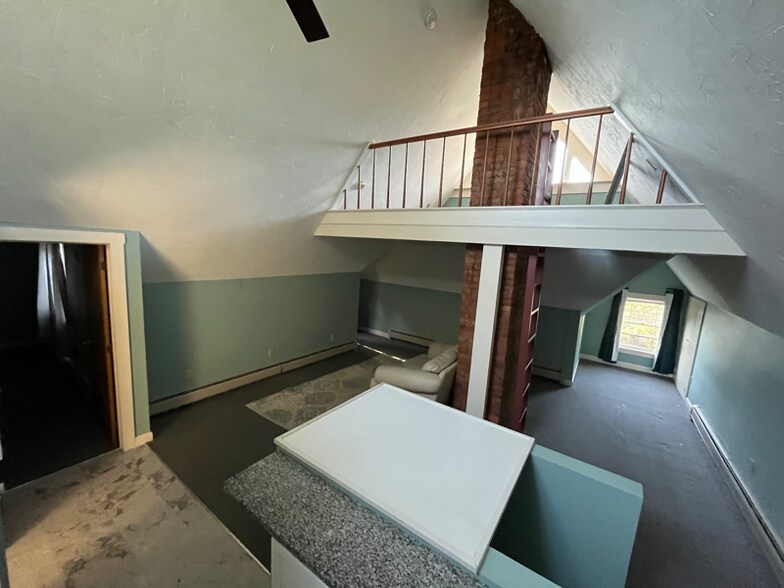 Building Photo - 410 N State St