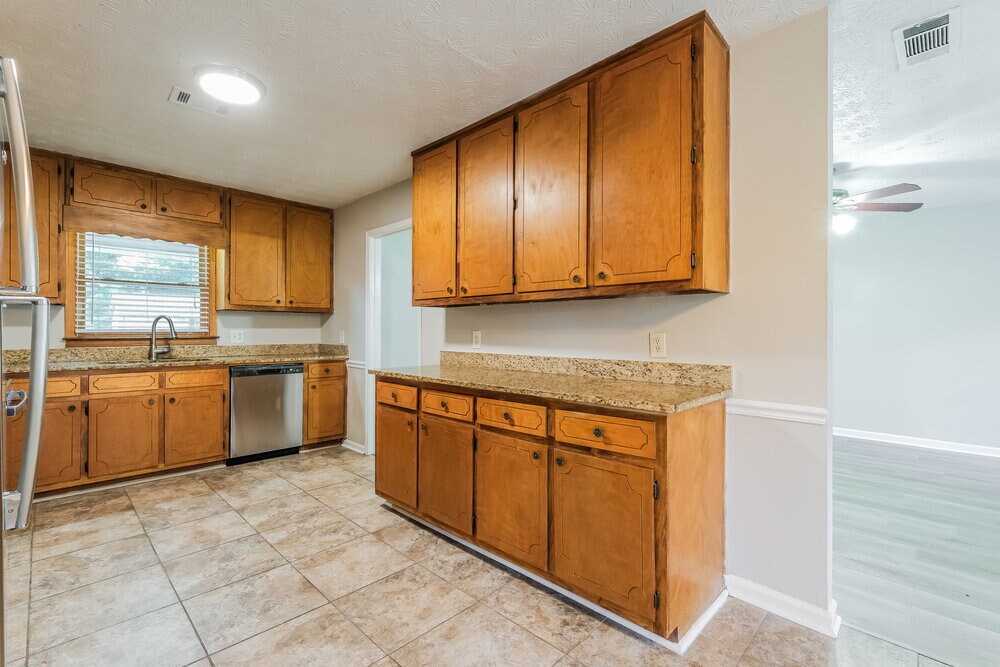 Building Photo - 3568 Fernbrook Dr