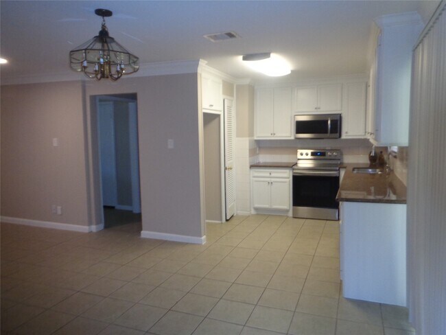 Building Photo - 2045 Western Village Ln