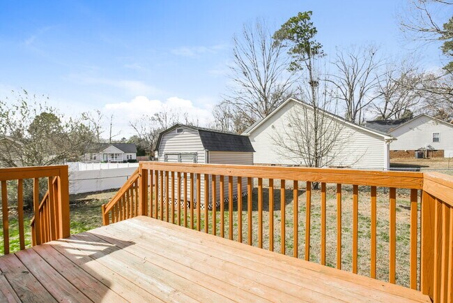 Building Photo - 1432 Smokey Mountain Dr